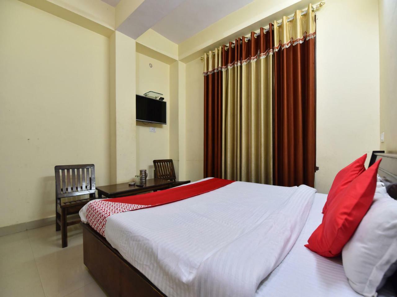 Oyo 28027 Hotel Dhruv 만디 외부 사진